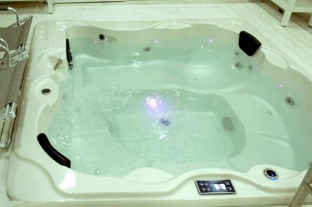 Гидромассажный бассейн Sunrans SR801 Гидромассажный бассейн Sunrans SR801